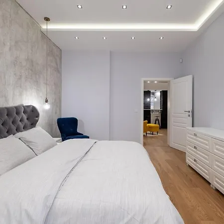 Dream 2bdr 2bthr At The Location Apartment *