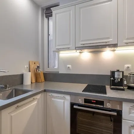 Dream 2bdr 2bthr At The Location Apartment